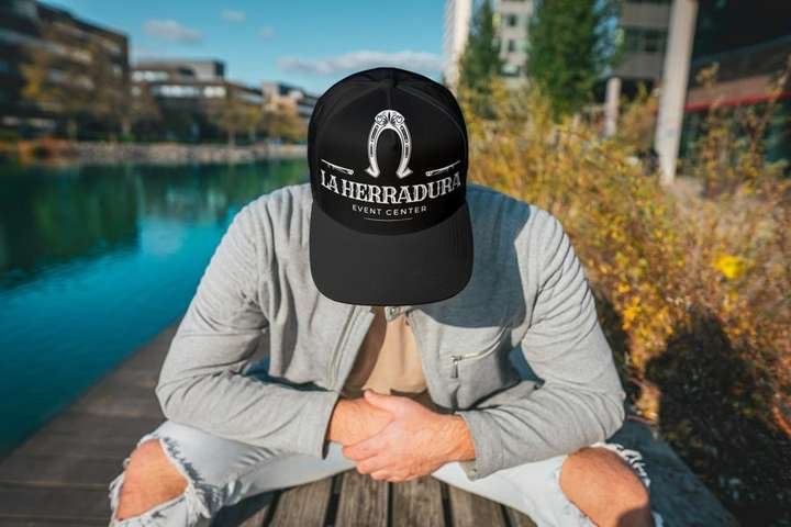 La Herradura - Aplicación en gorra
